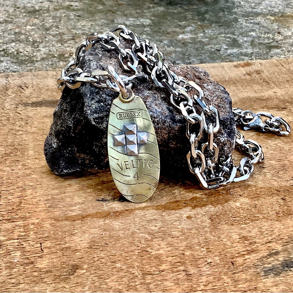 Necklace, fishing lure